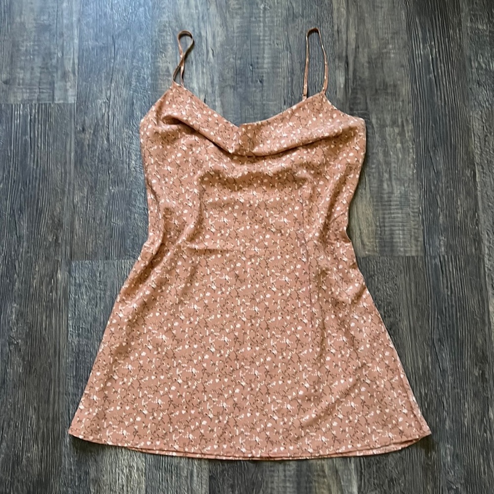 Silky floral dress (peach color)